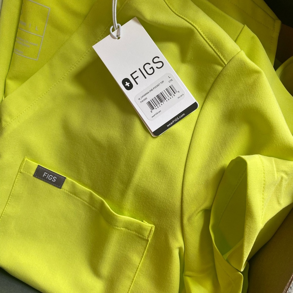 Figs Citrine One pocket scrub top